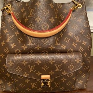 Gorgeous Louis Vuitton Hobo Metis